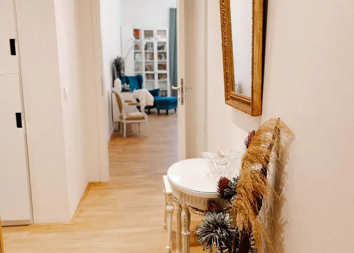 Center View Apartment *